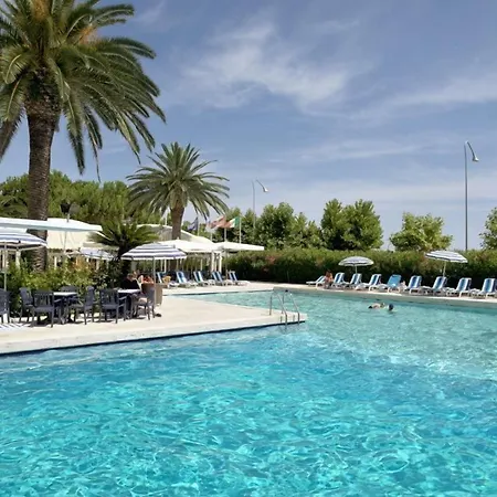 Grand Don Juan Hotel